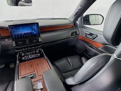 Used 2024 Lincoln Navigator Reserve AWD/4WD image 25