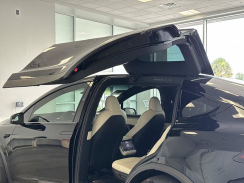 Used 2023 Tesla Model X AWD/4WD image 4