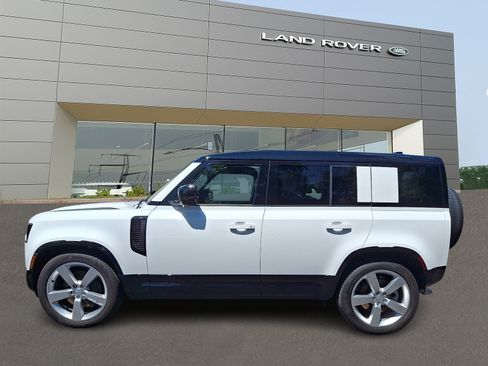 Used 2025 Land Rover Defender 110 X-Dynamic SE AWD/4WD image 6