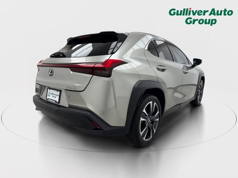 Used 2021 Lexus UX 200 w/ Accessory Package (Z2) FWD image 8