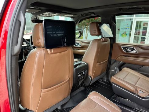 Used 2021 Chevrolet Suburban High Country AWD/4WD image 17