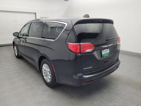 Used 2023 Chrysler Voyager LX FWD image 5