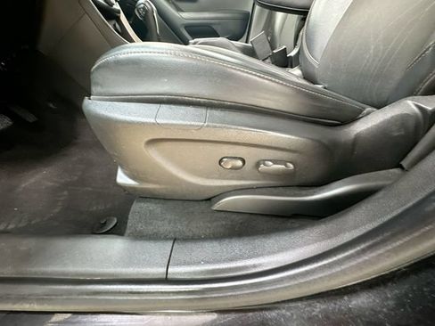 Used 2020 Chevrolet Trax LT w/ LT Convenience Package FWD image 15
