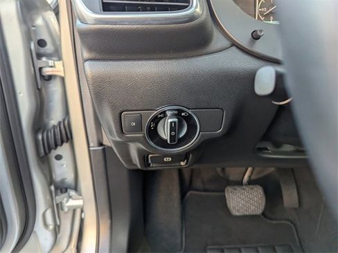 Used 2019 INFINITI QX30 image 19