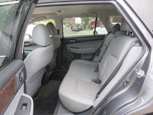Used 2018 Subaru Outback 2.5i Limited AWD/4WD image 19