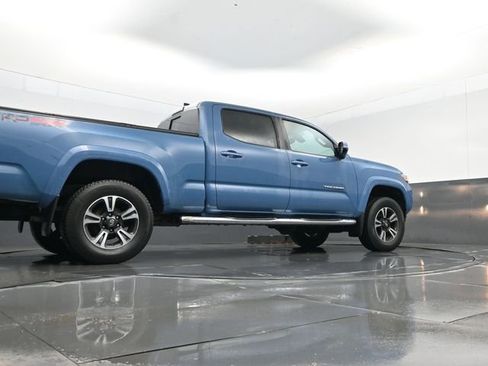 Used 2019 Toyota Tacoma TRD Sport AWD/4WD image 22