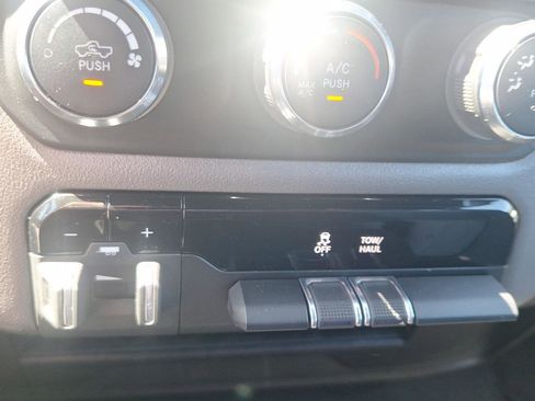Used 2024 RAM 2500 Big Horn AWD/4WD image 27