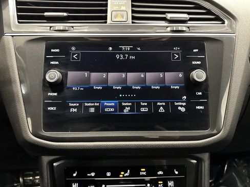 Used 2023 Volkswagen Tiguan SE R-Line image 19