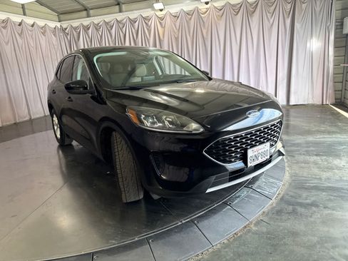 Used 2021 Ford Escape SE FWD image 3