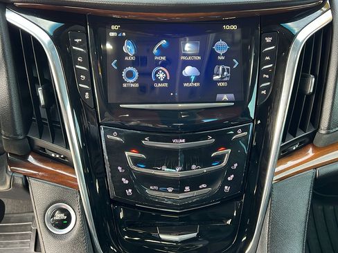 Used 2017 Cadillac Escalade Premium Luxury image 27
