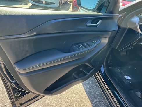 New 2025 Jeep Grand Cherokee Altitude image 14