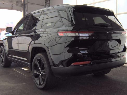 Used 2024 Jeep Grand Cherokee Altitude AWD/4WD image 6