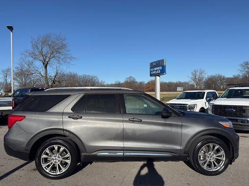 Certified 2023 Ford Explorer Limited w/ Equipment Group 301A image 4