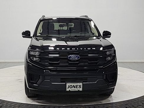 Used 2025 Ford Expedition Active AWD/4WD image 2