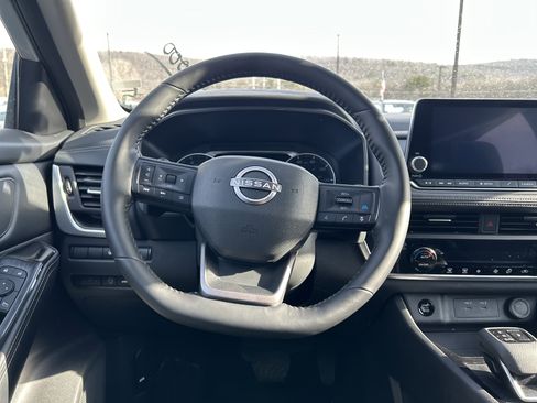 Used 2025 Nissan Rogue SV image 19