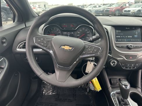 Used 2017 Chevrolet Cruze LT w/ RS Package image 10