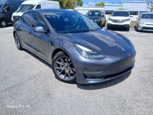 Used 2022 Tesla Model 3 Long Range image 1