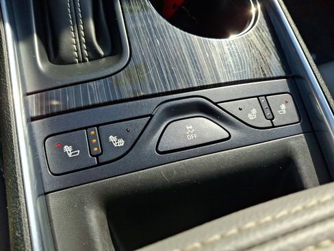 Used 2018 Chevrolet Impala Premier FWD image 25