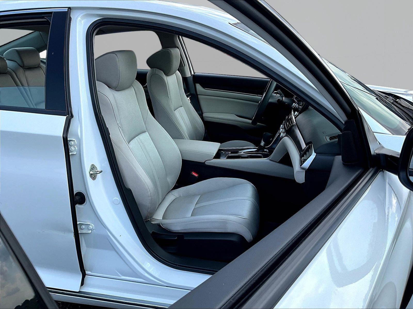 Used 2019 Honda Accord EX image 27