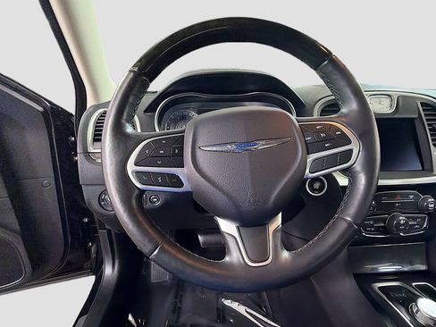 Used 2018 Chrysler 300 Limited AWD/4WD image 13