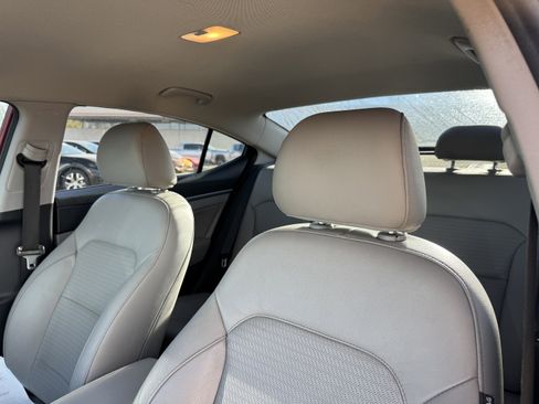 Used 2018 Hyundai Elantra Limited image 13