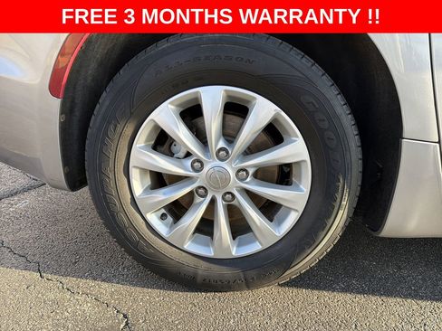 Used 2017 Chrysler Pacifica Touring-L w/ 13 Speaker Alpine Sound Group image 33