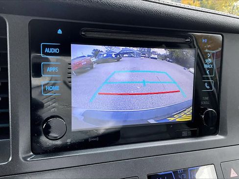 Used 2017 Toyota Sienna XLE image 26