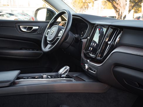 Used 2023 Volvo XC60 B5 Ultimate image 34