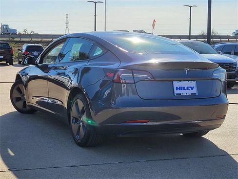 Used 2023 Tesla Model 3 Standard Range image 3