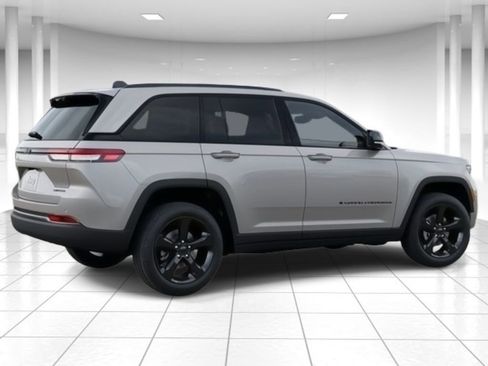 New 2025 Jeep Grand Cherokee Limited w/ Luxury Tech Group II image 4
