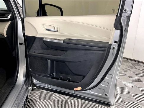 Used 2025 Toyota Sienna Platinum AWD/4WD image 26