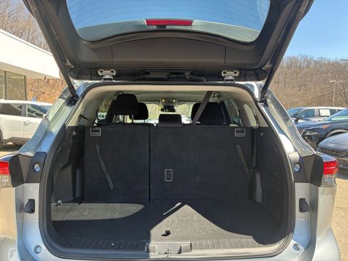 Used 2025 Toyota Highlander LE FWD image 35