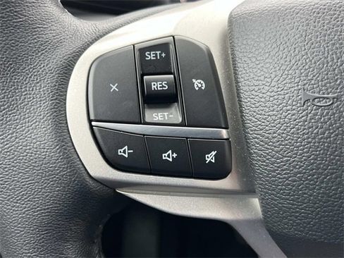 Used 2023 Ford Explorer XLT image 32