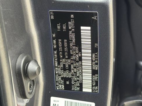 Used 2021 Toyota Highlander XLE AWD/4WD image 39