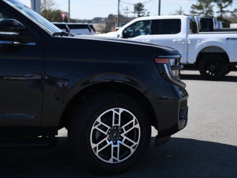 New 2026 Ford Expedition Active image 4