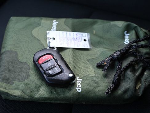 Used 2023 Jeep Wrangler Unlimited w/ Cold Weather Group image 22