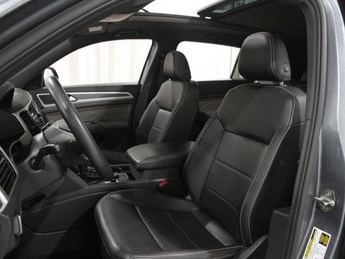 Used 2022 Volkswagen Atlas Cross Sport SEL image 5