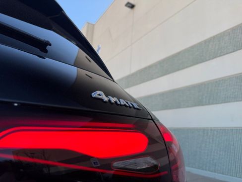 Used 2025 Mercedes-Benz GLC 300 4MATIC image 32