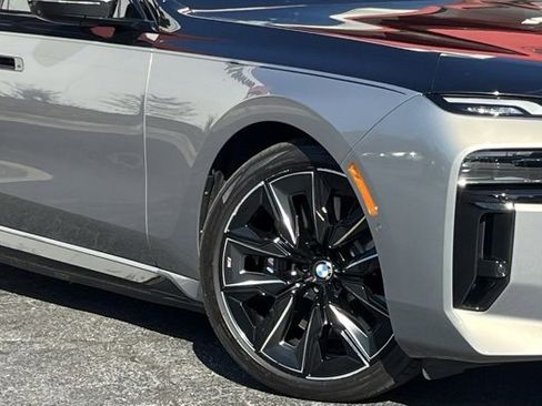 Used 2023 BMW i7 xDrive60 image 12