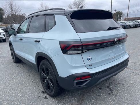 New 2026 Volkswagen Taos SE AWD/4WD image 2