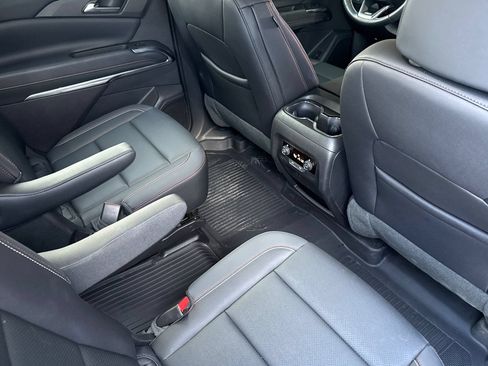 Used 2025 Chevrolet Traverse Z71 AWD/4WD image 18