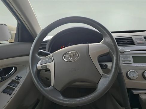 Used 2010 Toyota Camry LE image 13