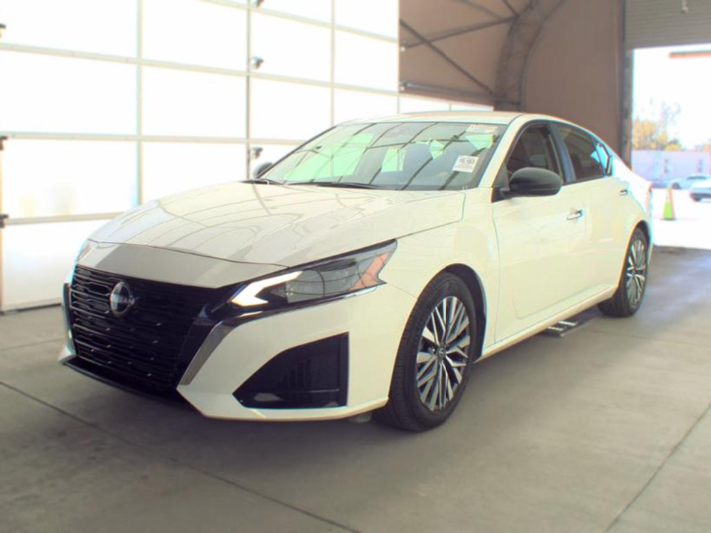 Used 2025 Nissan Altima 2.5 SV FWD image 1