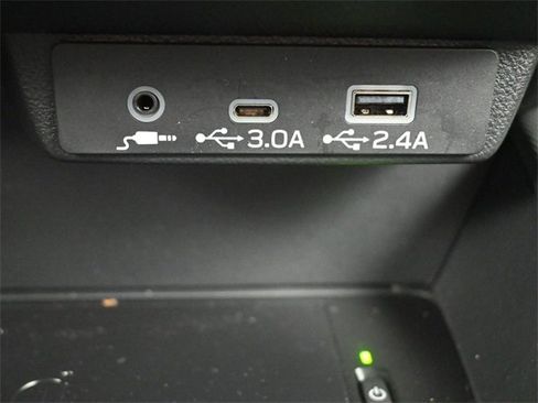 Certified 2025 Subaru Forester Limited image 9