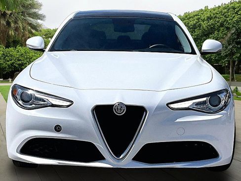 Used 2019 Alfa Romeo Giulia image 3