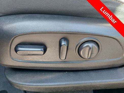 Used 2020 Chevrolet Traverse LT FWD image 11