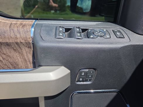 Used 2019 Ford F250 Lariat w/ Lariat Ultimate Package AWD/4WD image 16