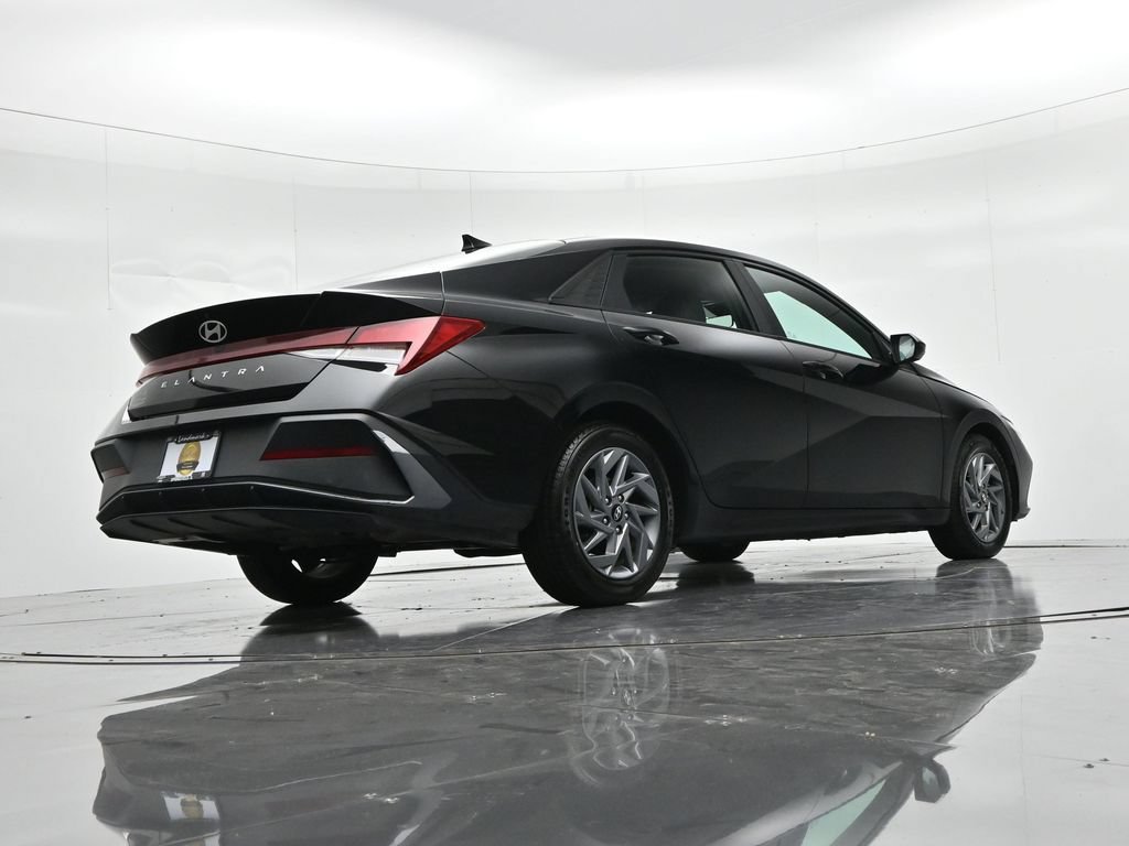 Used 2024 Hyundai Elantra SEL FWD image 21