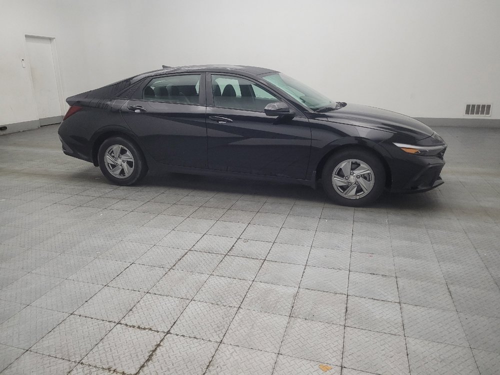 Used 2024 Hyundai Elantra SE FWD image 11