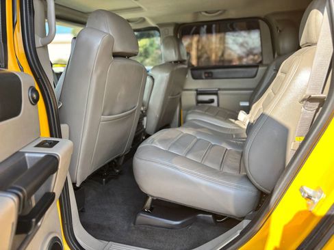 Used 2003 HUMMER H2 w/ Preferred Equipment Group image 16